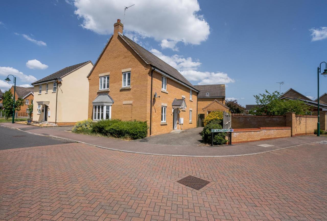 Kvm - Highclere House For Large Groups With Parking By Kvm Stays Hampton Dış mekan fotoğraf