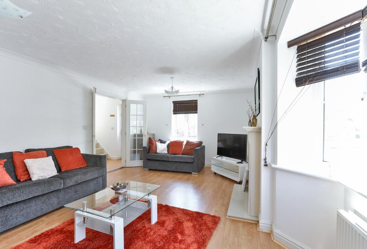 Kvm - Highclere House For Large Groups With Parking By Kvm Stays Hampton Dış mekan fotoğraf